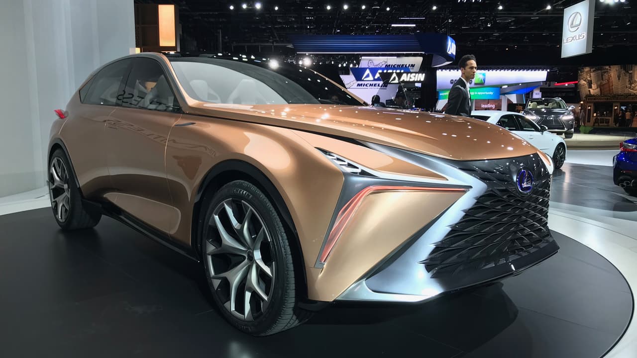 <h3 class="cms-h3-H3">Conceptos y prototipos.</h3>
<br>
<br>Uno de los mejores vehículos en todo el show, sin distinción de categoría o potencia fue esta camioneta concepto llamada 
<b><a href="https://www.univision.com/noticias/a-bordo/detroit-auto-show-2018-lexus-lf-1-limitless-concept-a-bordo-video" target="_blank">Lexus LF-1 Limitless Concept</a></b>. Este concepto fue descrito por su fabricante como la base para un posible auto insignia. Solo la idea de que el auto insignia de un fabricante de lujo establecido como Lexus sea una camioneta eléctrica, y no un gigantesco sedán en en si misma revolucionaria e intrigante. El hecho de que el diseño sea espectacular y realista es esperanzador.