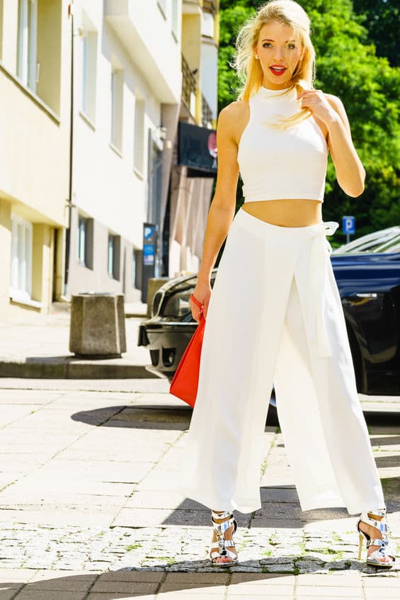 <b>‘Culottes’</b>. Estos pantalones anchos se caracterizan por ser livianos, frescos y con volumen. Lo ideal es combinarlos en la parte superior con prendas ajustadas.