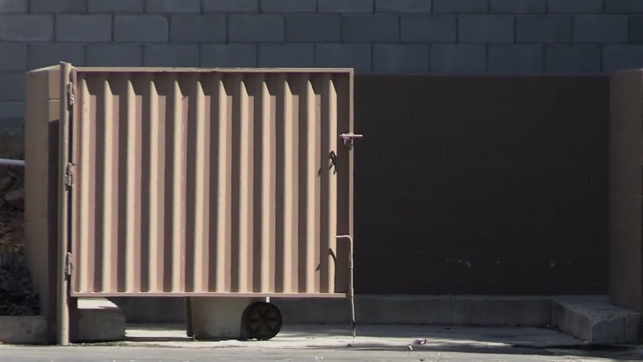 Encuentran cuerpo de una mujer dentro de un contenedor de basura en Fresno