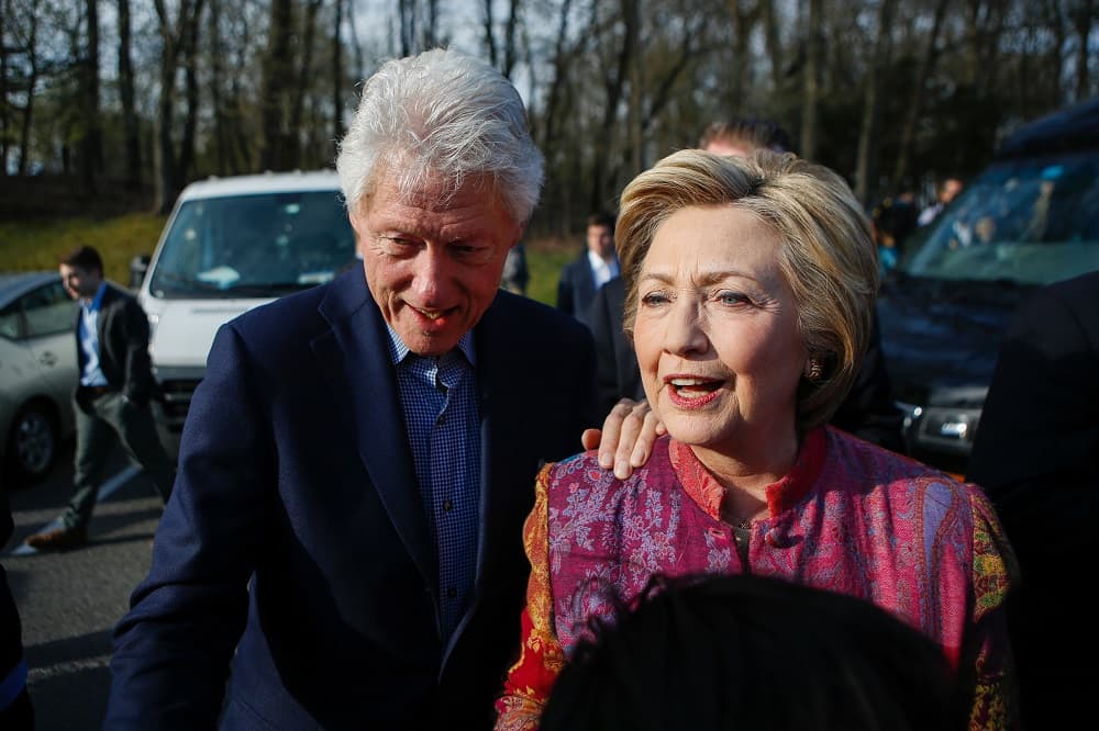 Clinton ya tiene tarea para su "primer caballero" de ser presidenta: aumentar el salario mínimo a $12