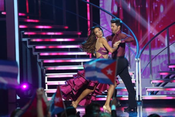 Lisandra y el actor Melvin Cabrera se movieron al ritmo de una salsa muy acorde con la sangre caribeña de la cubana. 