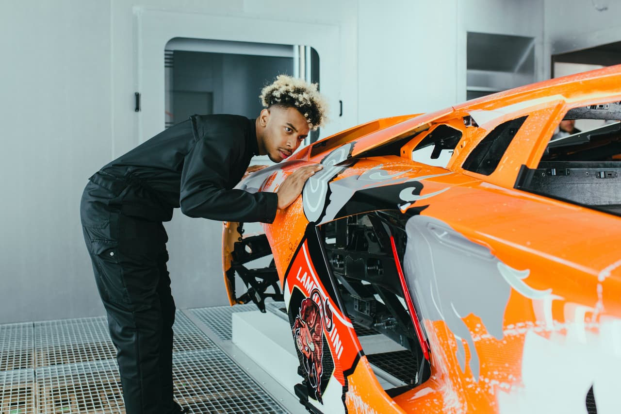 El proceso creativo fue llevado a cabo en el nuevo taller de pintura de Lamborghini en el municipio de Sant’Agata Bolognese, Italia.