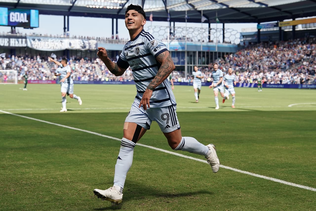 Alan Pulido y Sporting KC se libran de las 'malas vibras' con goleada