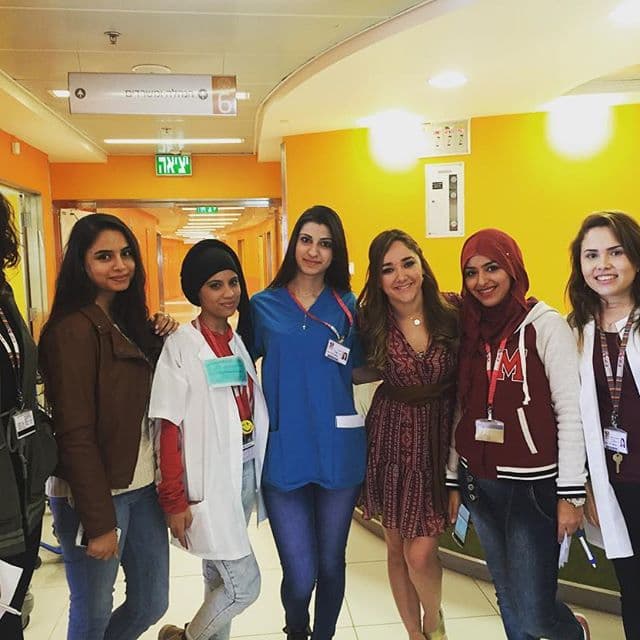 Sherlyn tuvo la oportunidad de visitar el Hospital Infantil de Haifa.