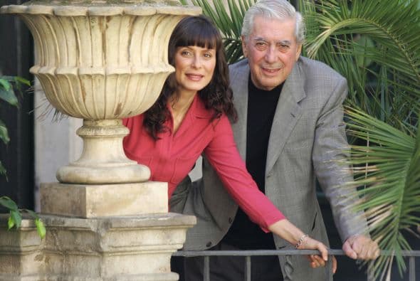 Su prolífica trayectoria ha incluido también un paso brevísimo por el teatro, junto a la actriz española Aitana Sánchez-Gijón.