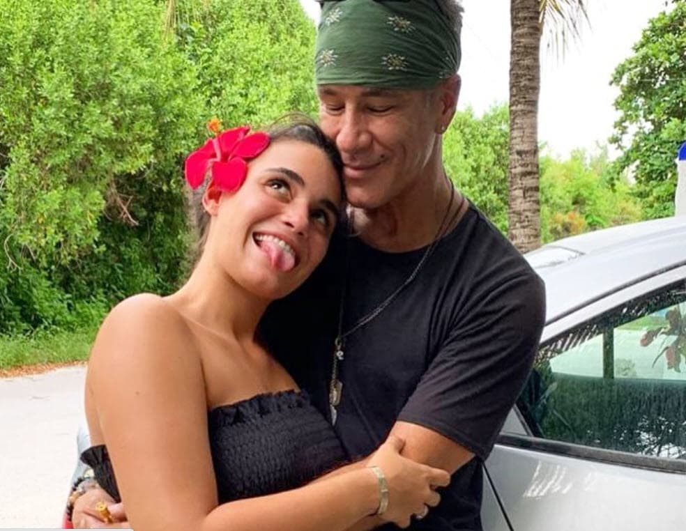 El venezolano hizo el anuncio a través de su cuenta de Instagram: "Nunca dudes que lo mejor de la vida está aquí hoy y por venir. Gracias amor de mi vida, mamá Gaby, 'my love' por este
<b>hermoso y maravilloso regalo de vida</b>. Nunca olviden que si lo puedes soñar lo puedes lograr y más con las tres D's: Dios, disciplina y deseo. ¿De acuerdo? ¿Cómo crees que llamaremos a este baby? ¿Será niña o niño? Mañana les diremos".
<br>