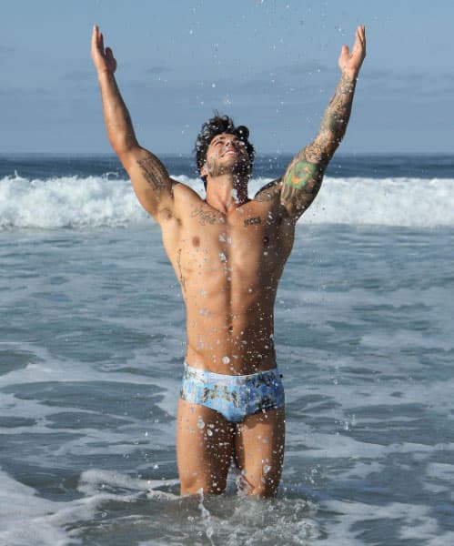 Pero conozcamos a este galanazo. Nació en la ciudad de Teofilo Otoni, Minas Gerais, Brasil.