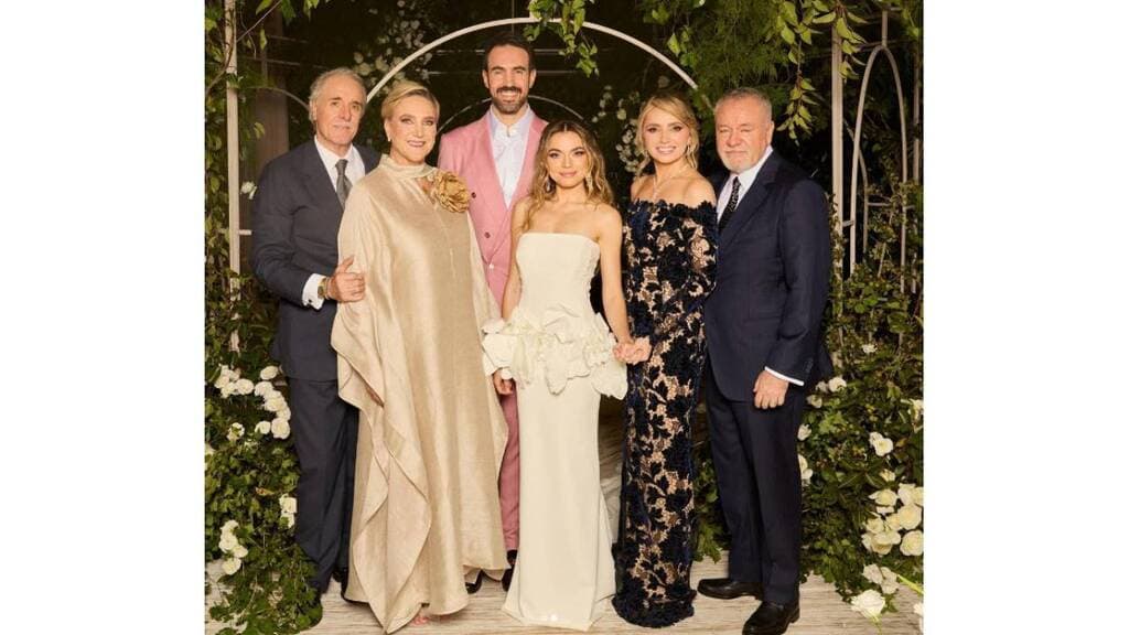 Esta es una de las fotos de la boda de Sofía Castro y Pablo Bernot que publicó en Instagram Angélica Rivera.