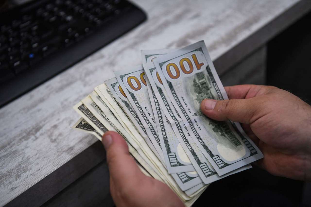 Entre los bienes no reclamados se incluyen 
<b>depósitos olvidados de servicios públicos u otros reembolsos, ingresos de seguros, cheques de nómina, cheques de caja, dividendos, regalías minerales, cuentas bancarias inactivas y contenido de cajas de seguridad abandonadas</b>.