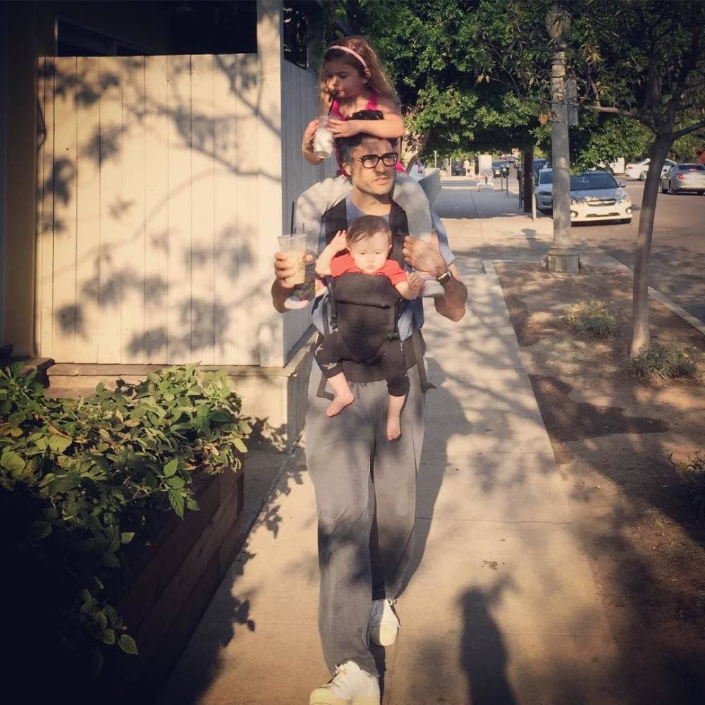 <b><a href="http://www.univision.com/temas/jaime-camil">Jaime</a></b> demuestra en cada imagen que además de ser un magnífico actor de cine y televisión, también es un buen padre, responsable y todo un ejemplo a seguir.