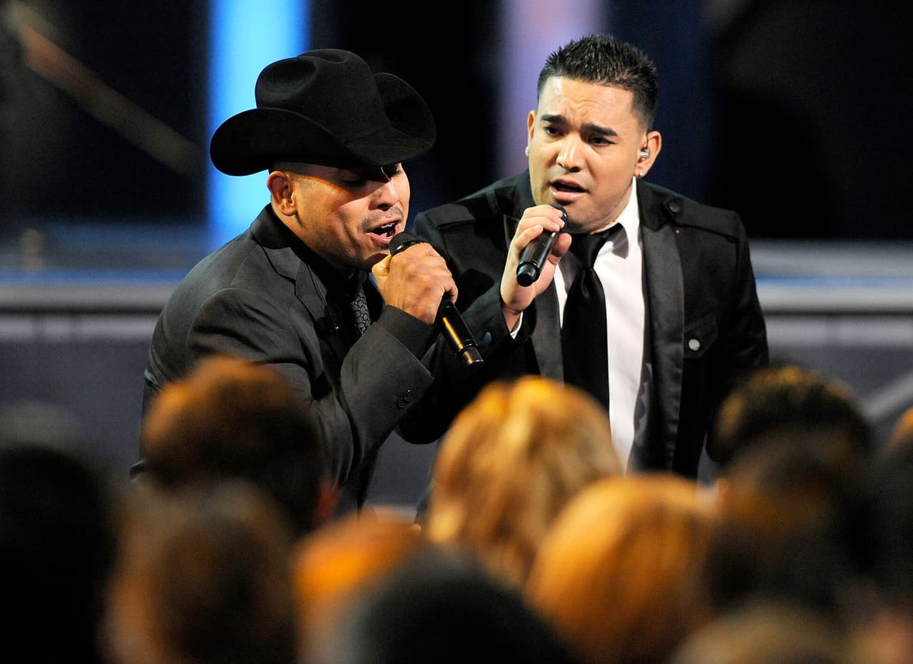 El Grupo Montéz de Durango también hizo su propia historia en 2009 y se presentó en los Latin GRAMMY para cantar 'Espero' con Espinoza Paz.