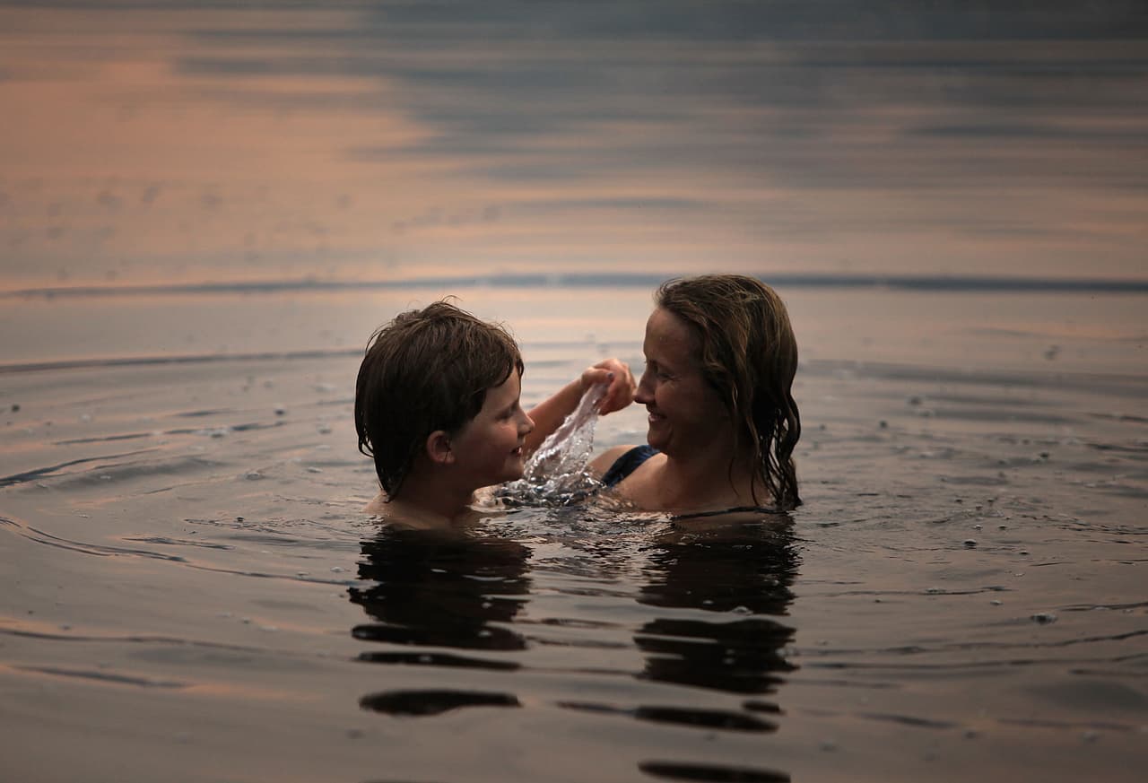 <a href="https://www.floridastateparks.org/WakullaSprings">Wakulla Springs State Park</a>:
<a href="https://www.timeout.com/miami/travel/natural-springs-near-miami" target="_blank">de acuerdo con TimeOut</a>, se dice que es el mayor y más profundo manantial de agua dulce del mundo, Wakulla es el lugar donde los valientes buceadores se lanzan a explorar un vasto sistema de cuevas.