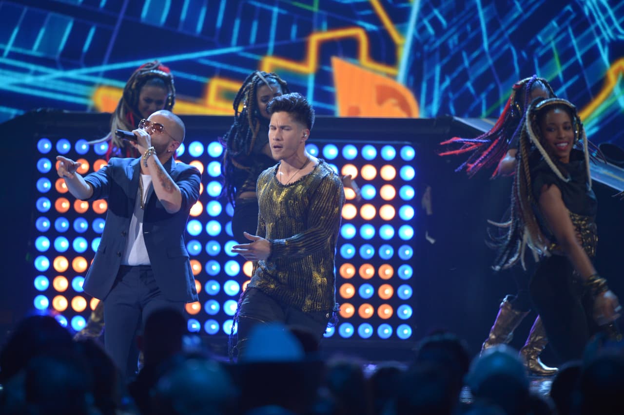 Ahora, a sus días tiene que agregar los problemas con migración.