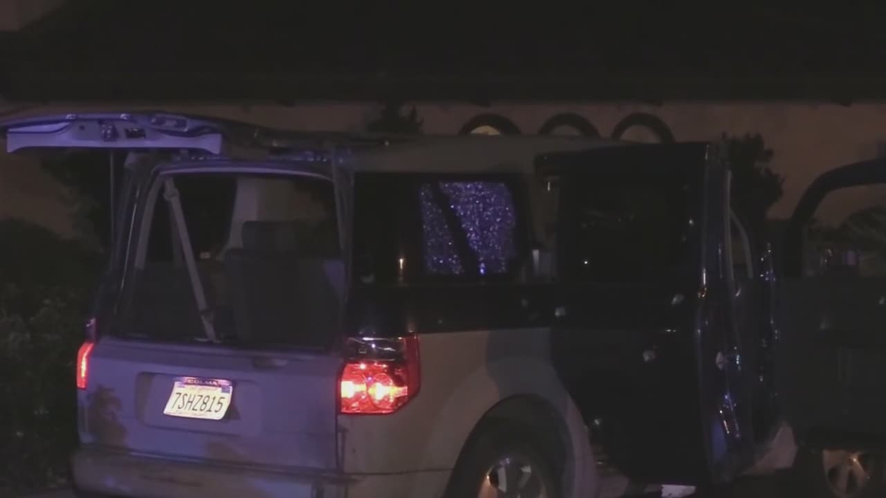 Balean a dos hombres dentro de un vehículo mientras manejaban en Morgan Hill 