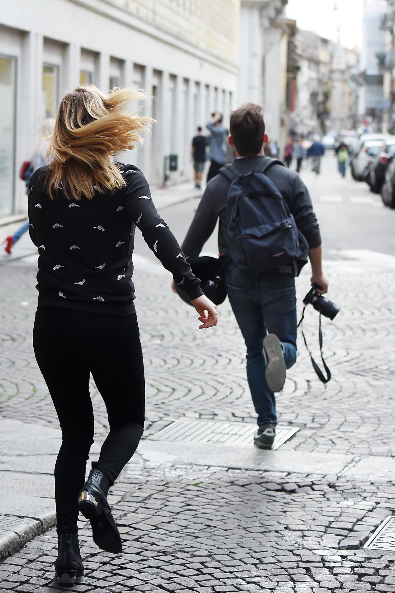 Hasta lo persiguió sin tener mucha suerte.