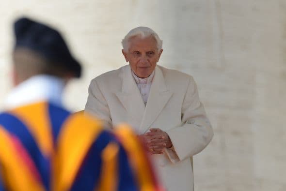 El Papa Benedicto XVI hizo su última aparición pública en la Plaza de San Pedro el miércoles 27 de febrero para despedirse de los fieles un día antes de su renuncia como Sumo Pontífice de la Iglesia Católica.