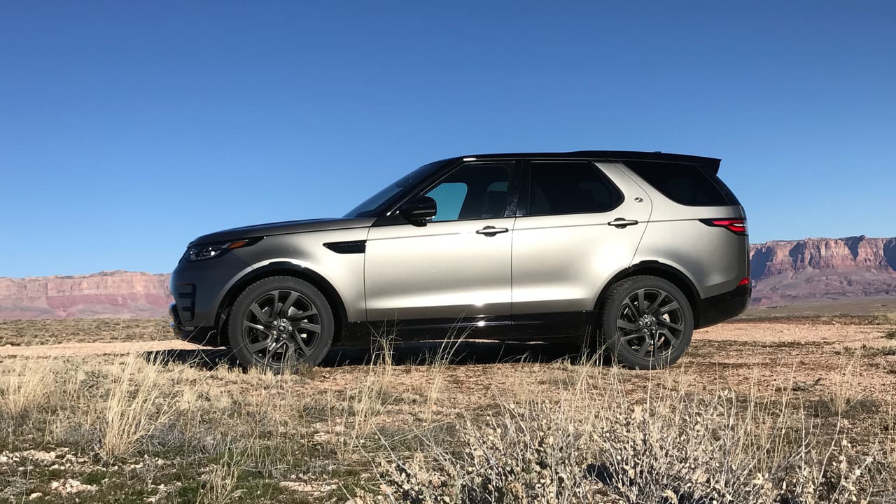 El refinamiento del diseño de la Land Rover Discovery 2017 no delata su rudeza tecnológica.