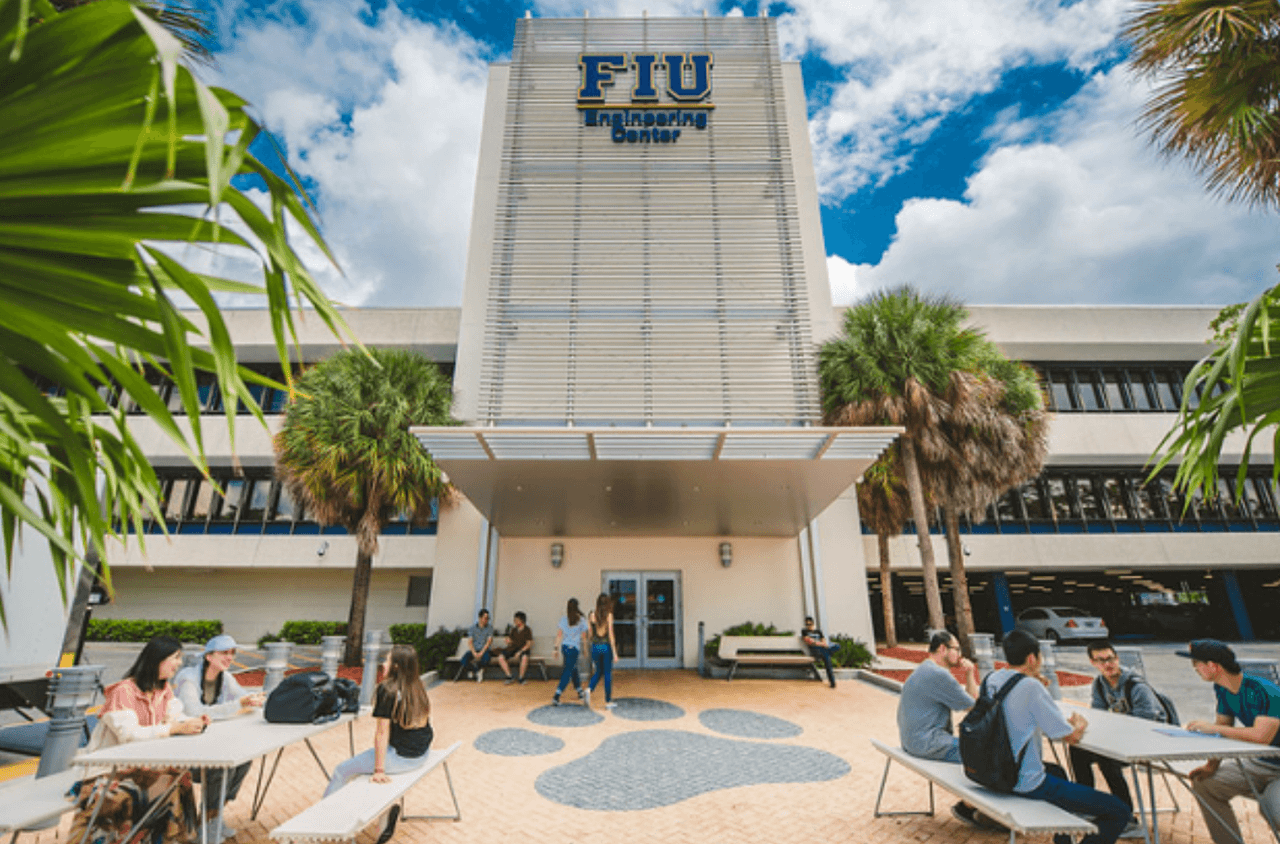 Jueza bloquea regla de FIU que castigaba al grupo ICEBreakers, que se opone al convenio migratorio de la universidad