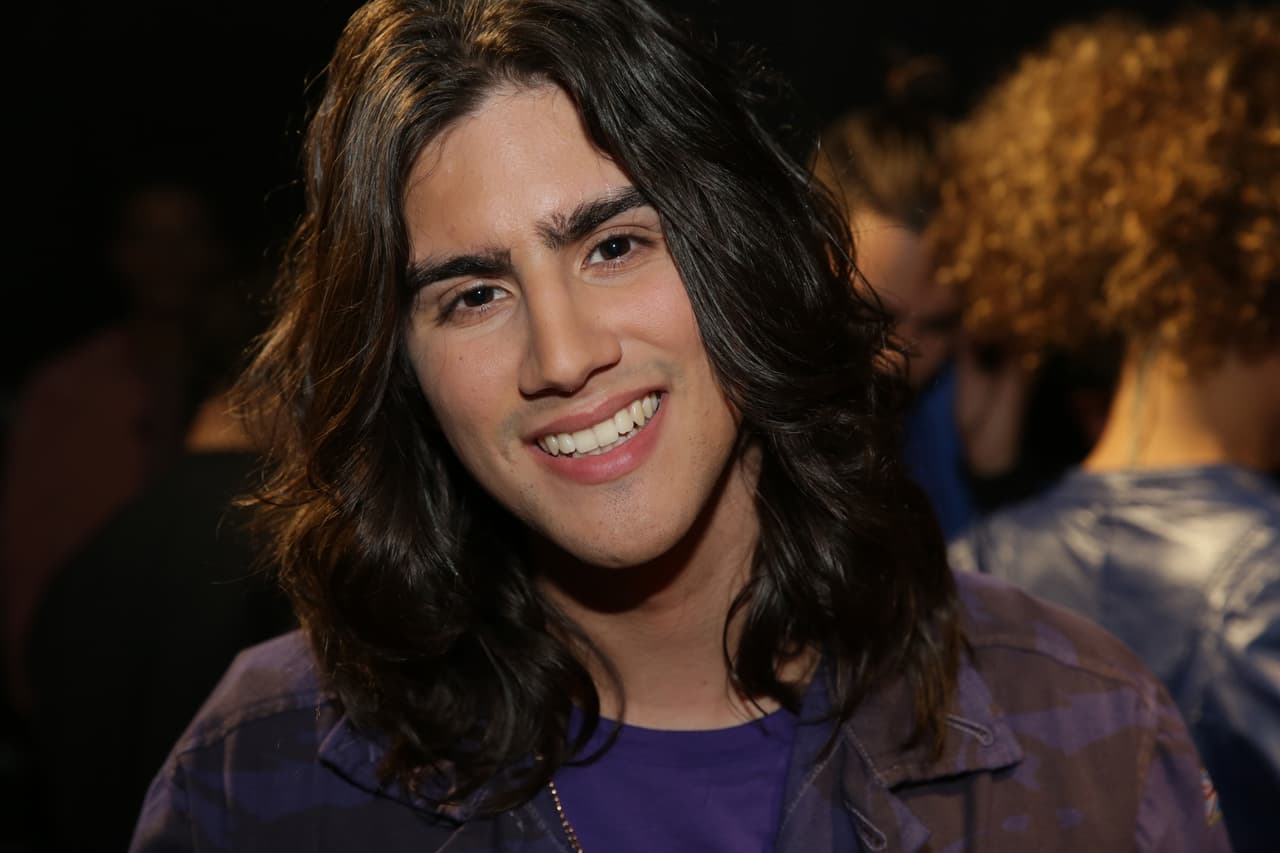 Félix mostrando una sonrisa ante los nervios.