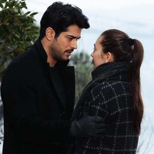 El actor captó el tierno momento en que el bebé vio a su papá en la televisión de su hogar.