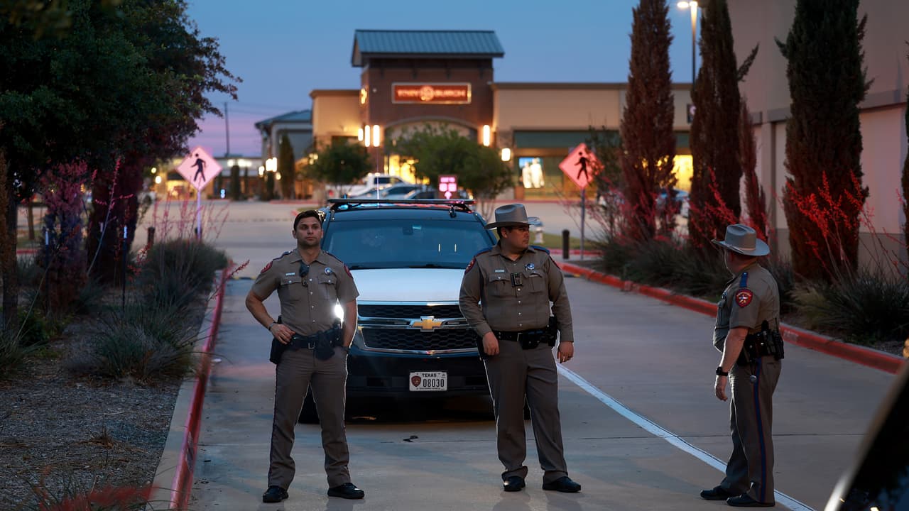 Autopsia revela la razón por la que murió el autor del tiroteo en un centro comercial en Allen
