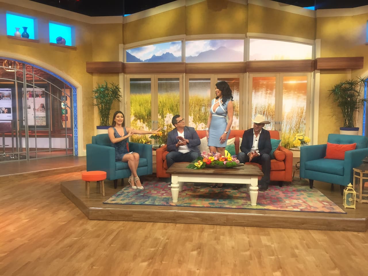 Pero lo que la dejó con el ojo cuadrado fue el impresionante físico de Ivette y lo bien que combina el modelaje con la charrería.