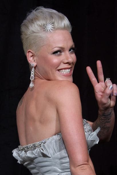 14. Pink Continuando con la tendencia de que las cantantes son las más famosas en las redes, ella comparte su vida con unas 20,812,631 personas. Mira aquí más videos de Chismes.