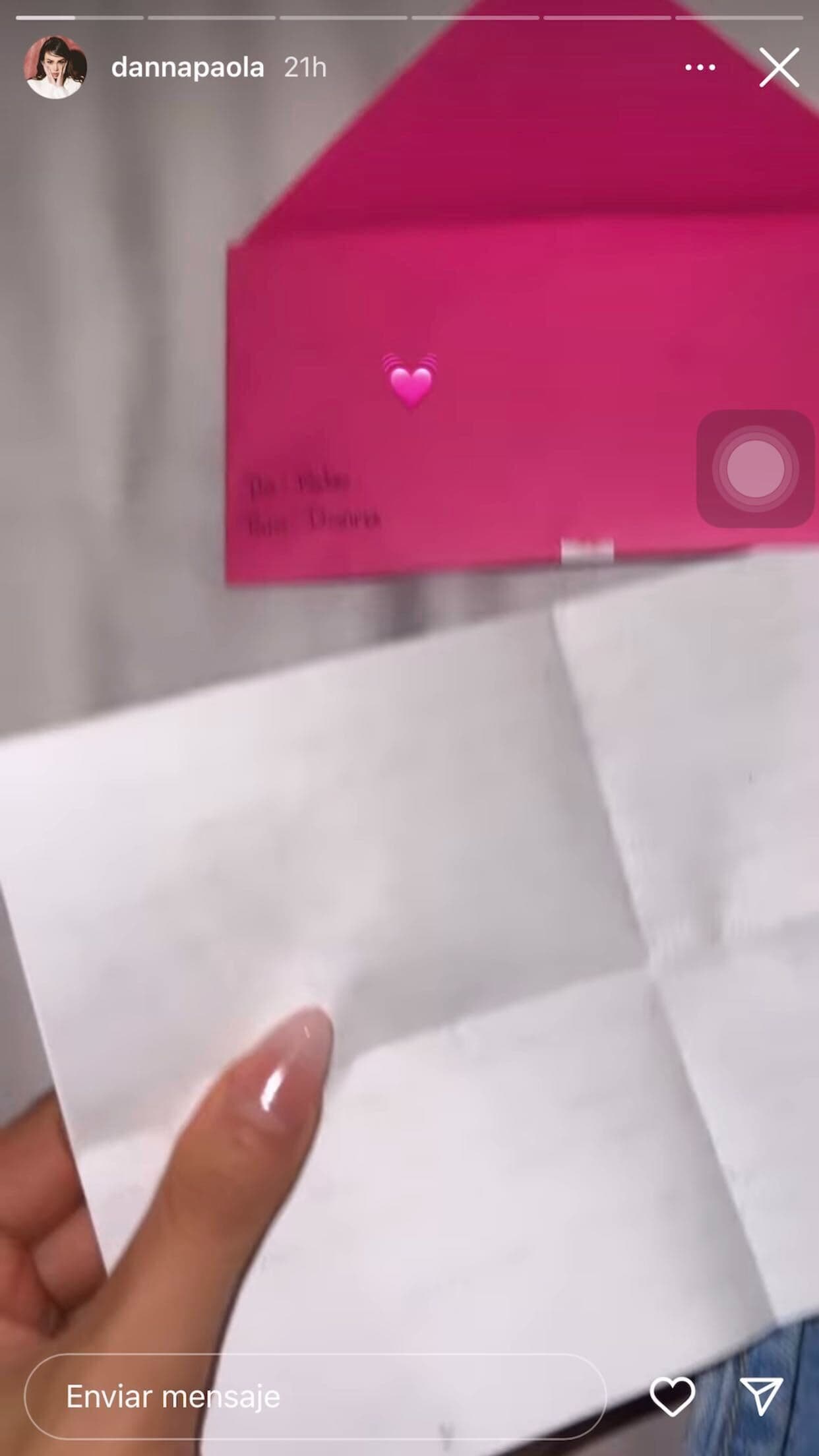 Mientras tanto, en Instagram dejó ver que le hicieron llegar una carta, presuntamente por parte de un fan. 
<br>