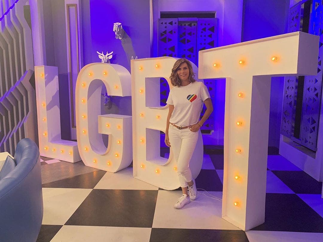 Además, Oliver puntualizó: "Se ven las cosas diferentes, ¡y sí! A veces, se ven las cosas diferentes (al ser homosexual). La gente, a veces somos más sensibles en muchas cosas".