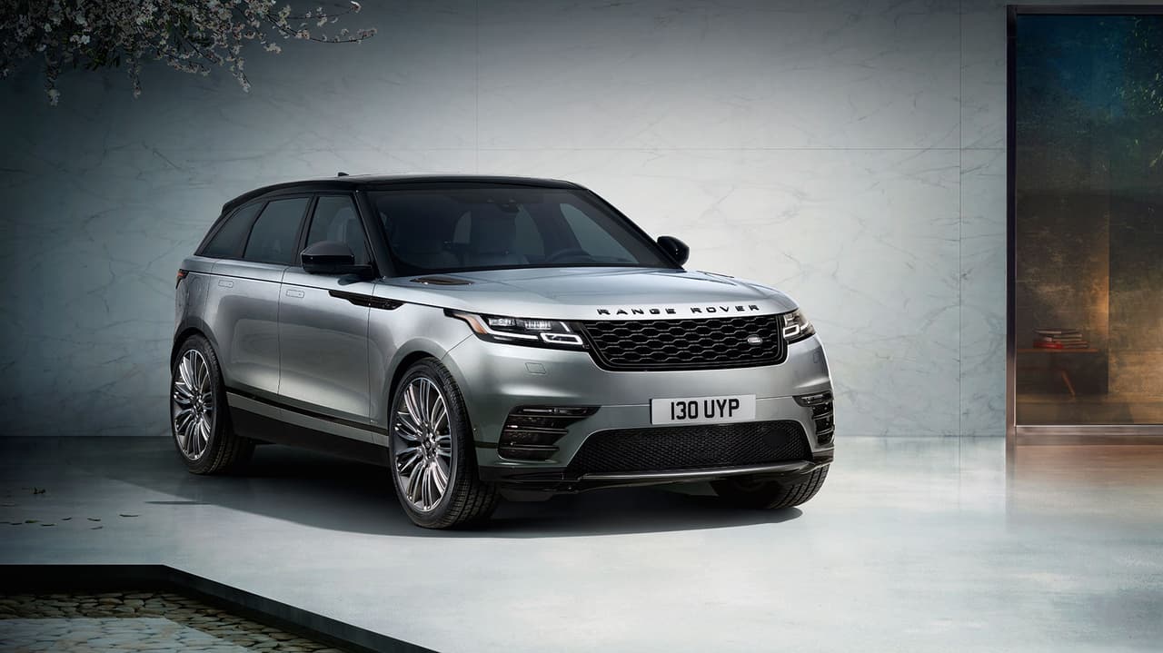 Los precios iniciales de la Range Rover Velar arrancan en 49,900 dólares para el modelo básico con el motor 4 cilindros de gasolina y se detienen en 89,300 dólares para la extra lujosa e híper equipada versión Velar First Edition. No es común ver 
<b>que 40,000 separen a versiones del mismo modelo</b>, pero por algún motivo tratándose de una camioneta de Land Rover, esta enorme disparidad no nos sorprende.