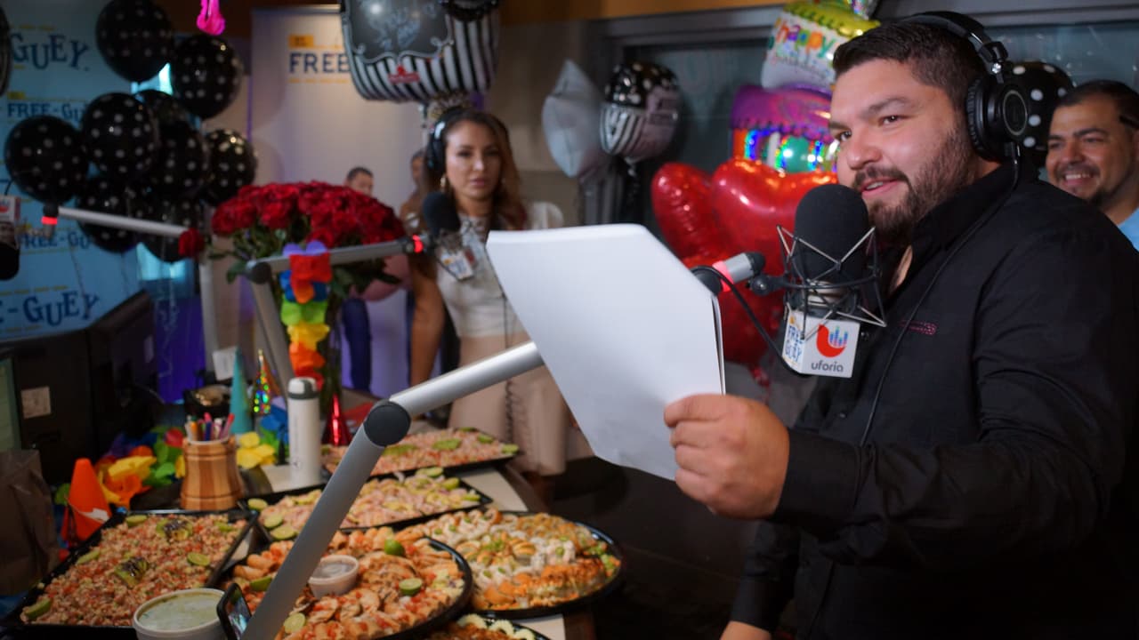 La Bronca cumplió años y se armó una fiesta en la cabina del Free-guey show.