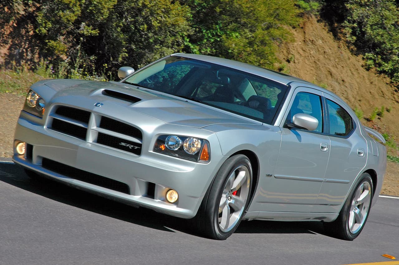También cuenta con un Dodge Charger SRT8 con un valor de 31 mil dólares.