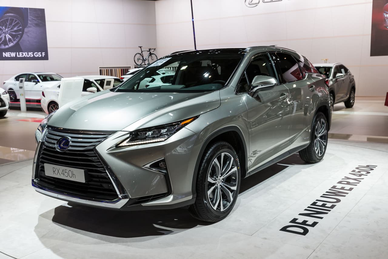 También tiene una Lexus LX 570, que cuesta cerca de 80 mil dólares.