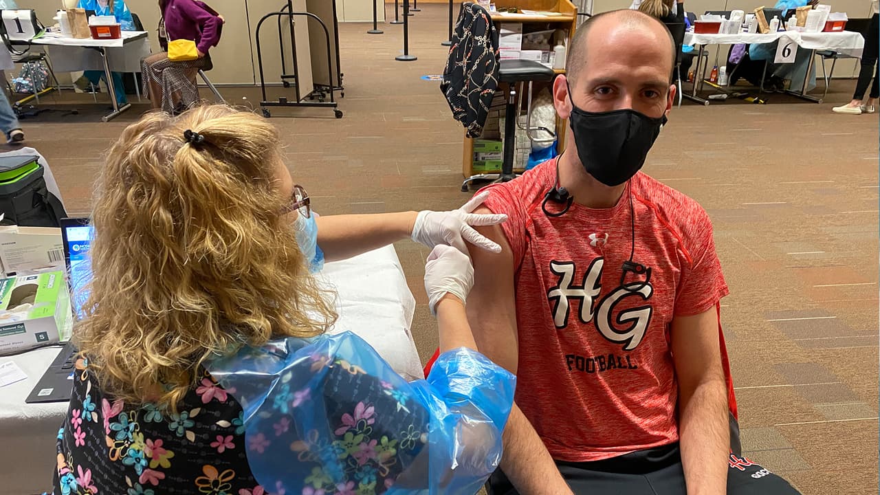 Actualmente, los miembros del CPS son elegibles para recibir la vacuna en cuatro centros de vacunación.
<br>