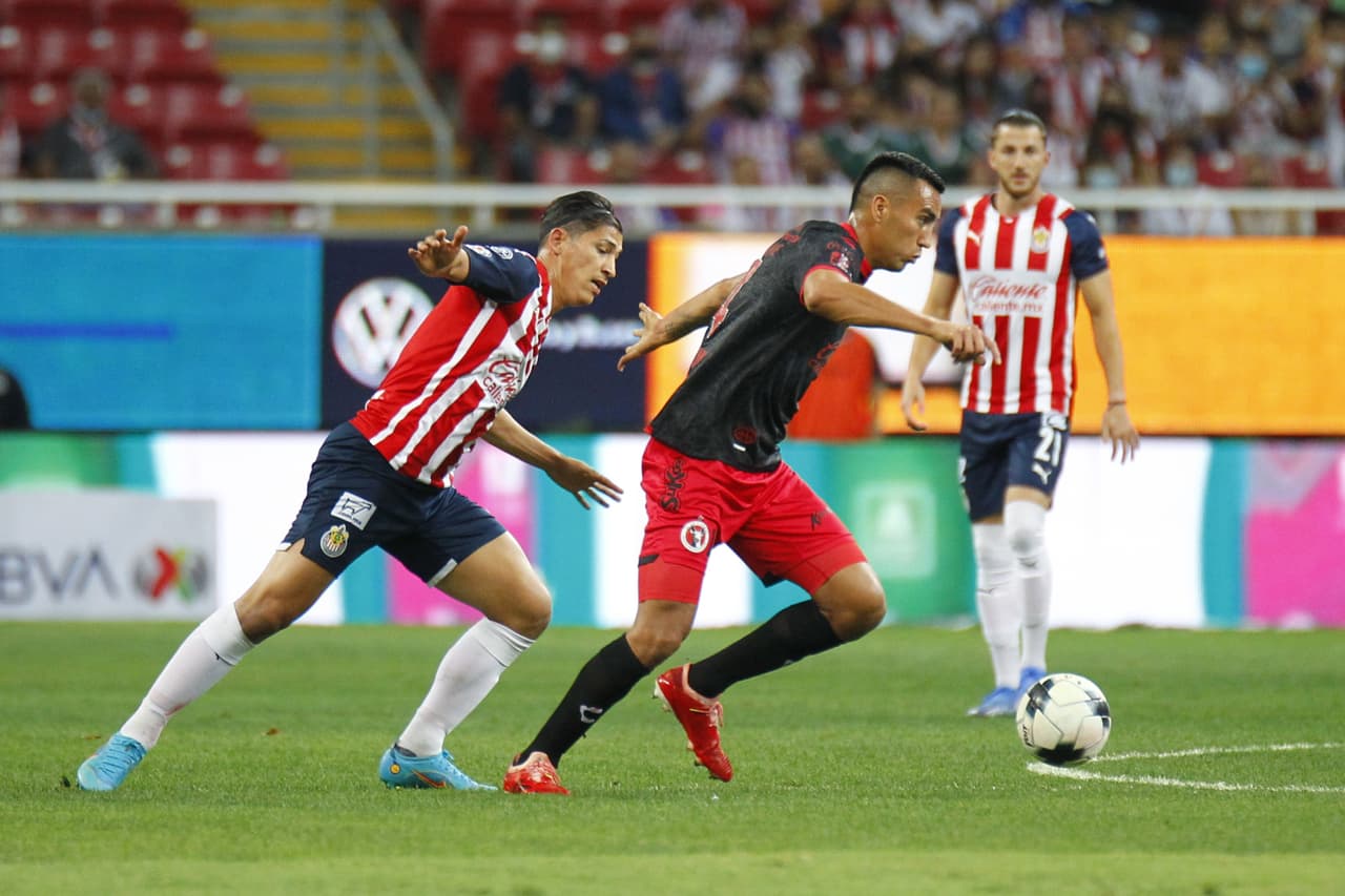 Chivas ligó su segundo triunfo consecutivo y con ello se metió de lleno en la pelea por un boleto a la fiesta grande del Grita México C22. Golazos de ‘Canelo’ Angulo y Pável Pérez.