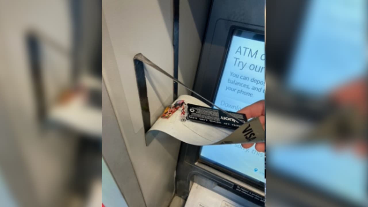 Se pide a los residentes a usar precaución cuando usen cajeros automáticos y siempre tapen el teclado cuando golpean su PIN.