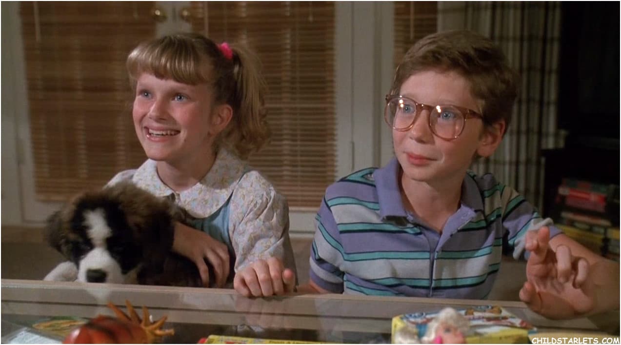 Él ya era famoso gracias a que pertenecía al elenco 'Paso a Paso, donde actuó como Mark Foster y tras la cancelación de la serie, se retiró de la actuación, es decir cuando todavía no era mayor de edad.