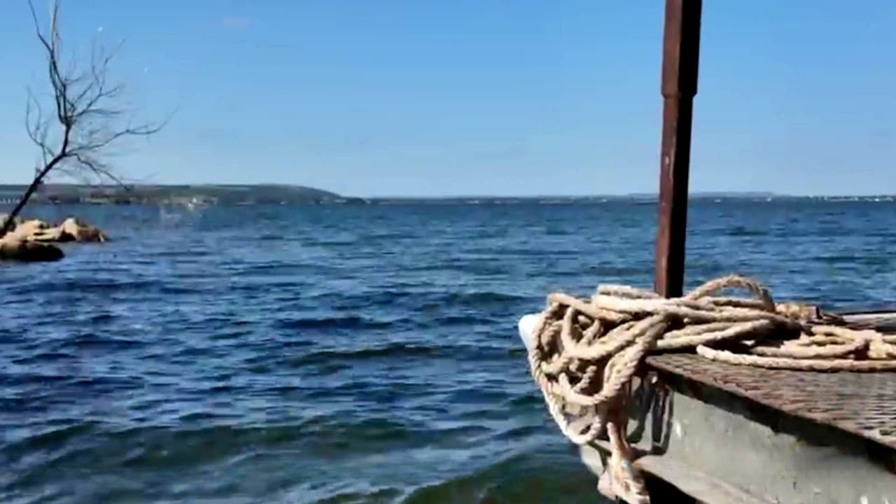 Un muerto y una mujer en estado crítico tras un choque de embarcaciones en el lago Buchanan