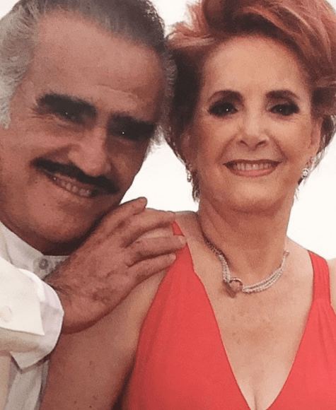 Según información de la revista 'Quién', 'Chente' reveló: "Me ha aguantado de todo", esto al referirse a las infidelidades que tuvo hacia su esposa.