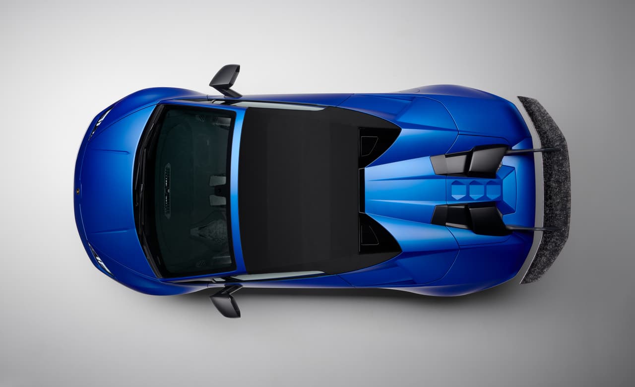 El nuevo modelo tiene una nueva configuración en la suspensión, cambios en sistema de estabilidad (ESC) y un reajuste en la dirección. Se ha maximizado la tracción en las cuatro ruedas para cualquier situación en conjunción con la tecnología ALA (Aerodinámica Lamborghini Attiva).