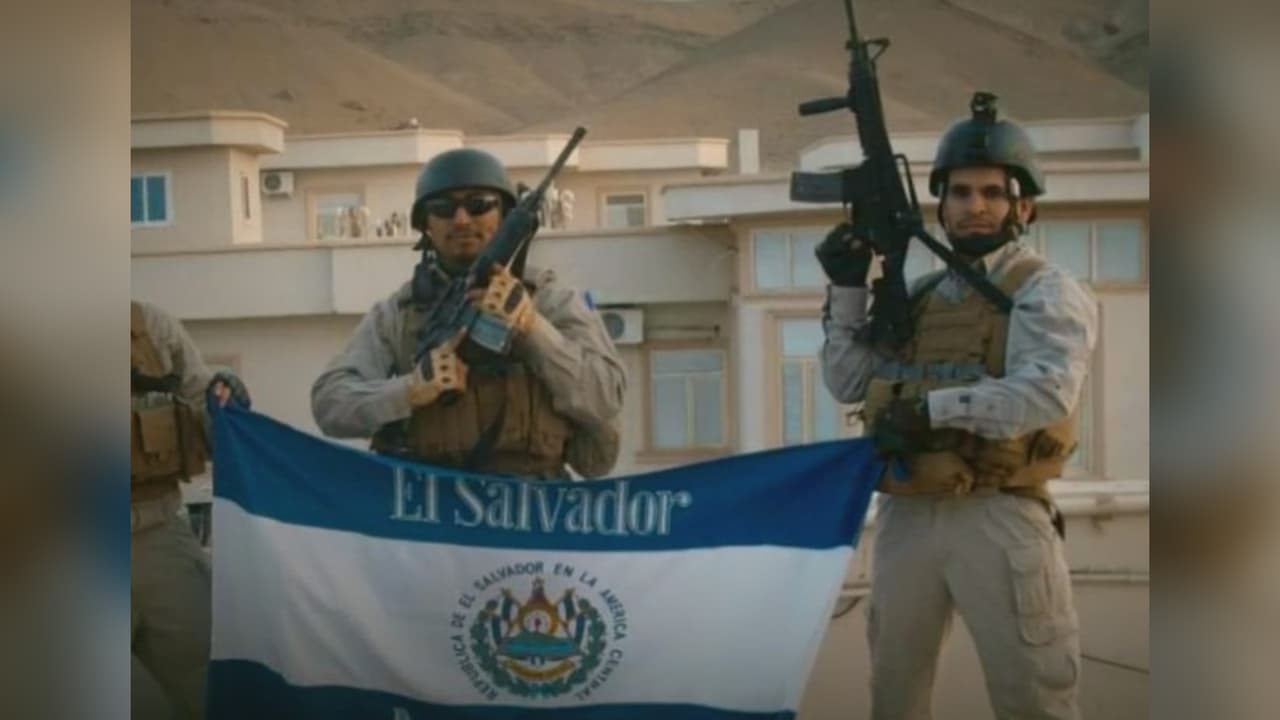 <b>En video: estos latinoamericanos fueron contratados como guardias de seguridad, pero terminaron combatiendo terroristas en Afganistán</b>
<br>
<br>Atraídos por mejores salarios, exmilitares latinoamericanos firmaron un convenio para trabajar como guardias de seguridad en el ejército de EEUU. Pero en 2013, debieron responder a un ataque terrorista en Afganistán, aunque ellos afirman que les dijeron que iban a estar protegidos por soldados estadounidenses. 
<b><a href="https://www.univision.com/" target="_blank">Más noticias aquí. </a></b>