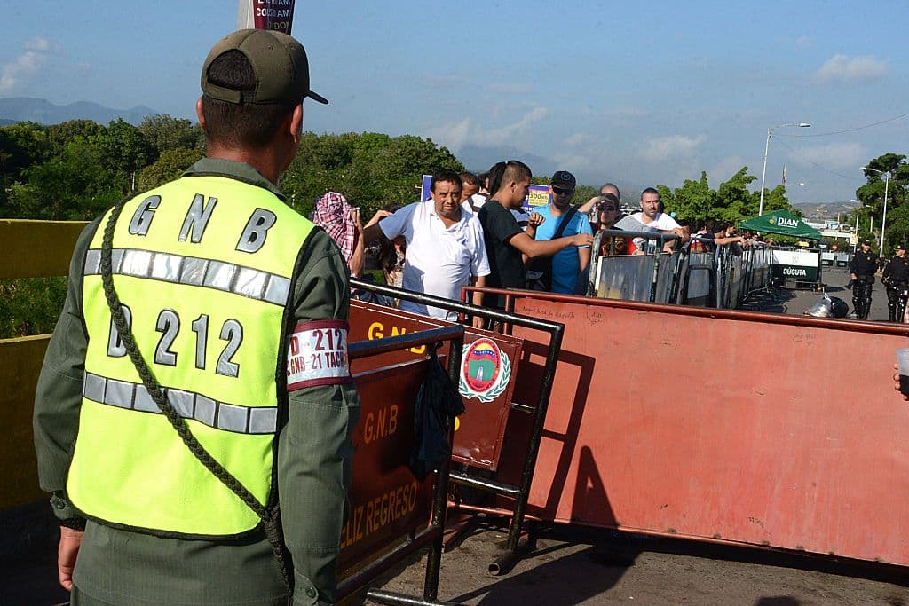  Venezuela vuelve a abrir paso peatonal con Colombia tras un diálogo entre Maduro y Santos