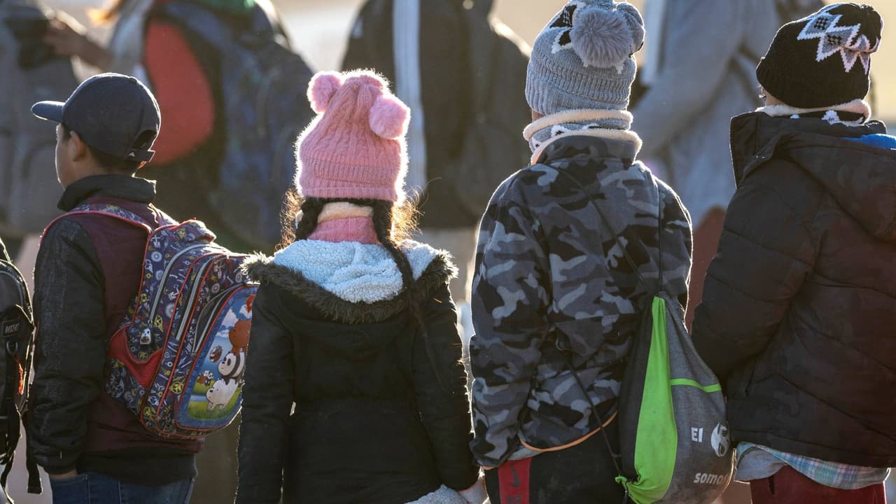 Gobierno de Trump impone multa de $5,000 a menores no acompañados por entrada ilegal, denuncia una abogada