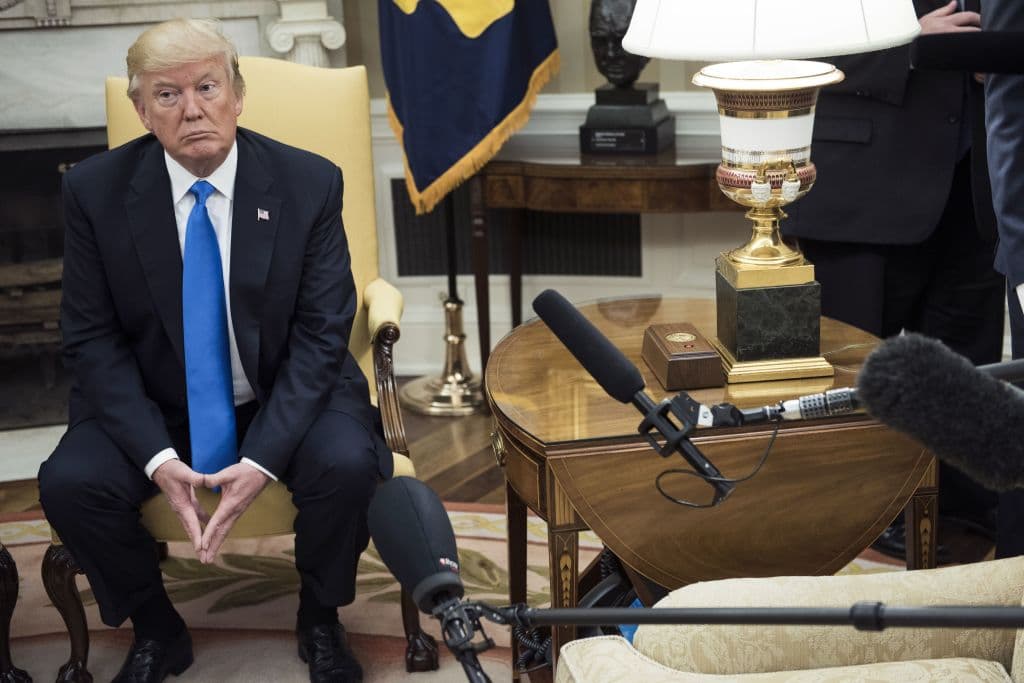 Congresistas exigen a Trump que entregue las cintas de sus conversaciones con Comey