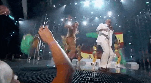 No pudimos decidir quién da mejor las vueltas: si JLo o él.