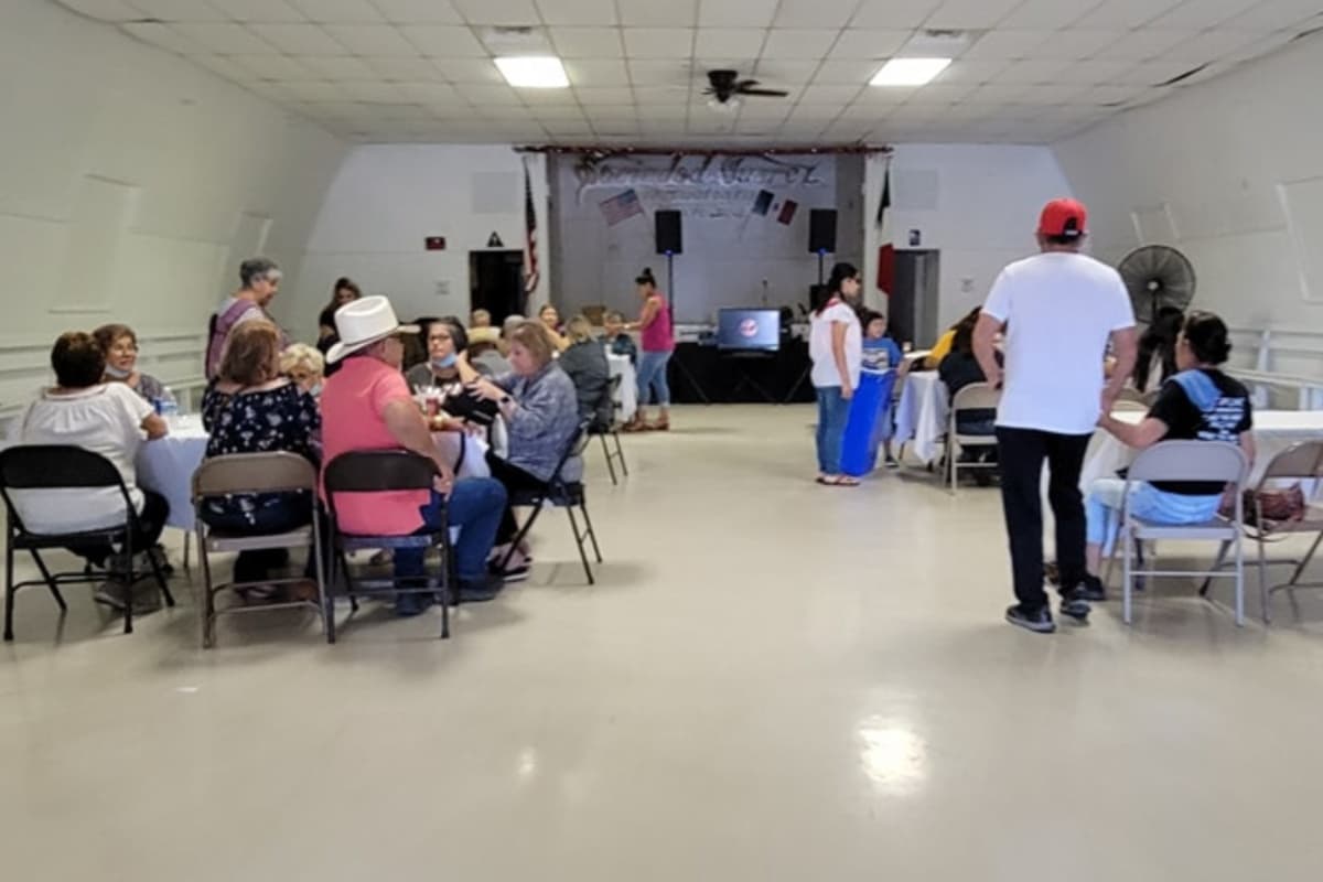 Es un lugar lleno de recuerdos, cientos de bailes, se ha realizado en este salón que guarda las memorias de dócenas de familias de México.