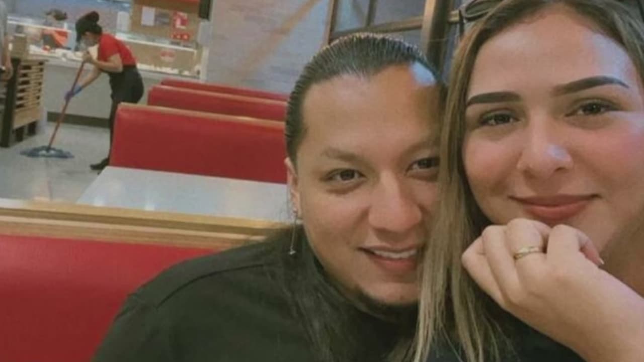 Estadounidense sigue detenido en El Salvador bajo acusaciones de vínculos con pandillas: Su hermana explica los hechos