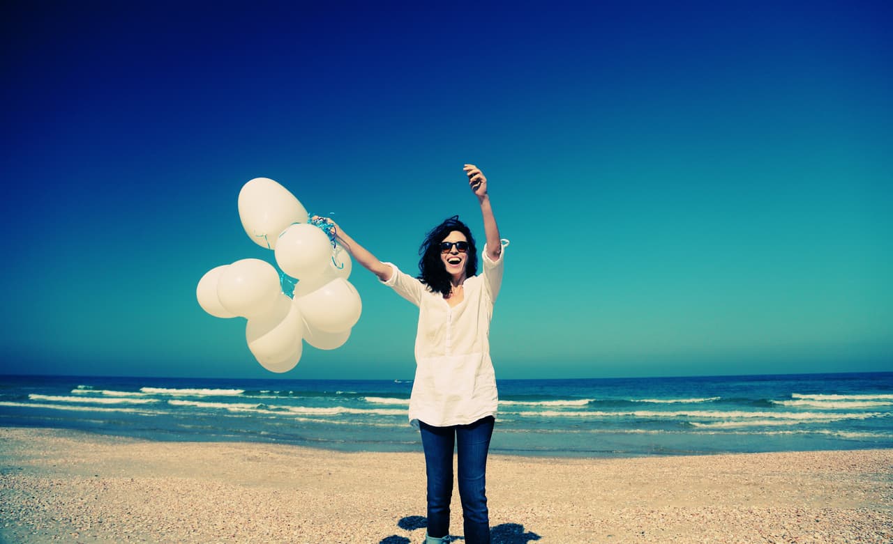 Como la Luna representa el aspecto femenino del horóscopo y la Carta Natal y es el símbolo de la Madre, la Luna Negra indica ese momento en que nos alejamos de mamá y cortamos el cordón umbilical que nos une a ella para convertirnos en adultos e independizarnos emocionalmente.