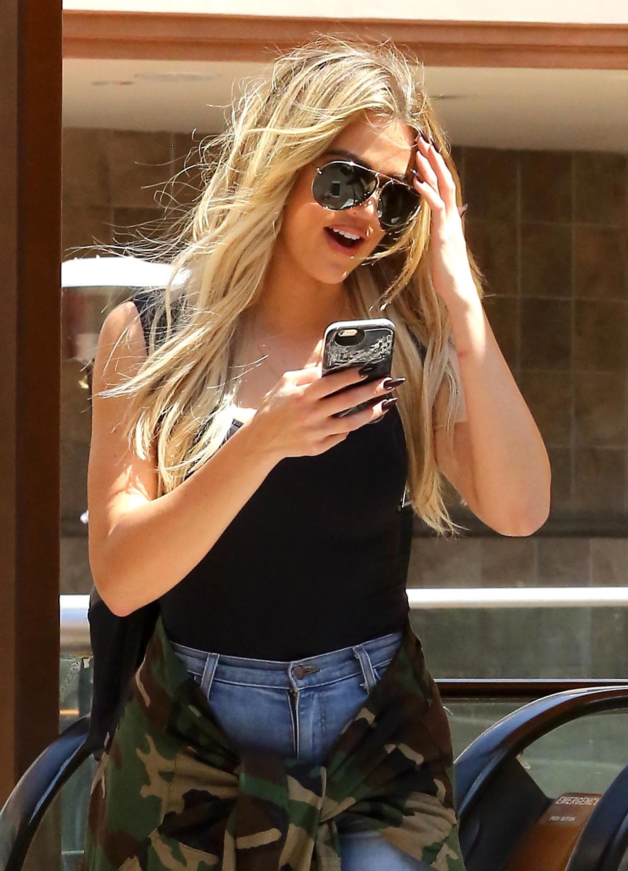 Las hermanitas salieron a Sherman Oaks, California, a pasear.