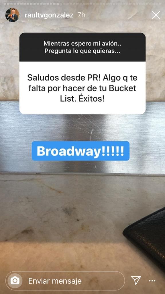 El teatro es una de sus pasiones y a sus seguidores les reveló que una de sus metas en esta rama de las artes escénicas es aparecer en Broadway, los más reconocidos espectáculos teatrales.